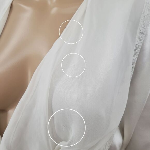 DELICATES Vintage White Robe with Rosettes and lace Women's Large - Picture 9 of 13